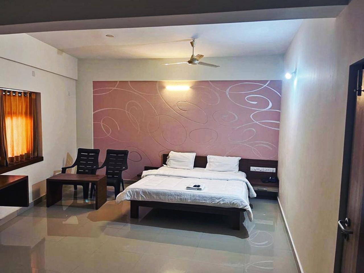 Hotel Radha Pangala Exterior foto